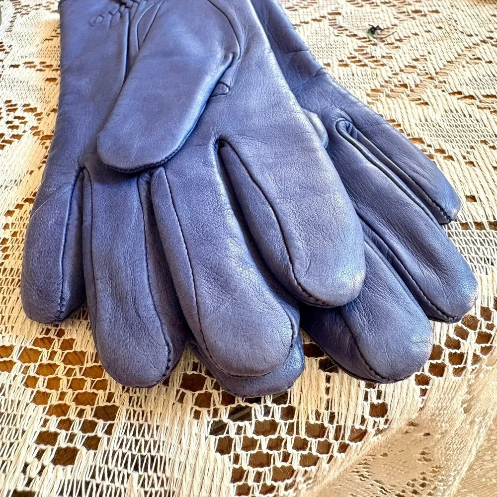 Vintage Grandoe Periwinkle Blue Soft Leather Dress Gloves M Acrylic Knit Lined